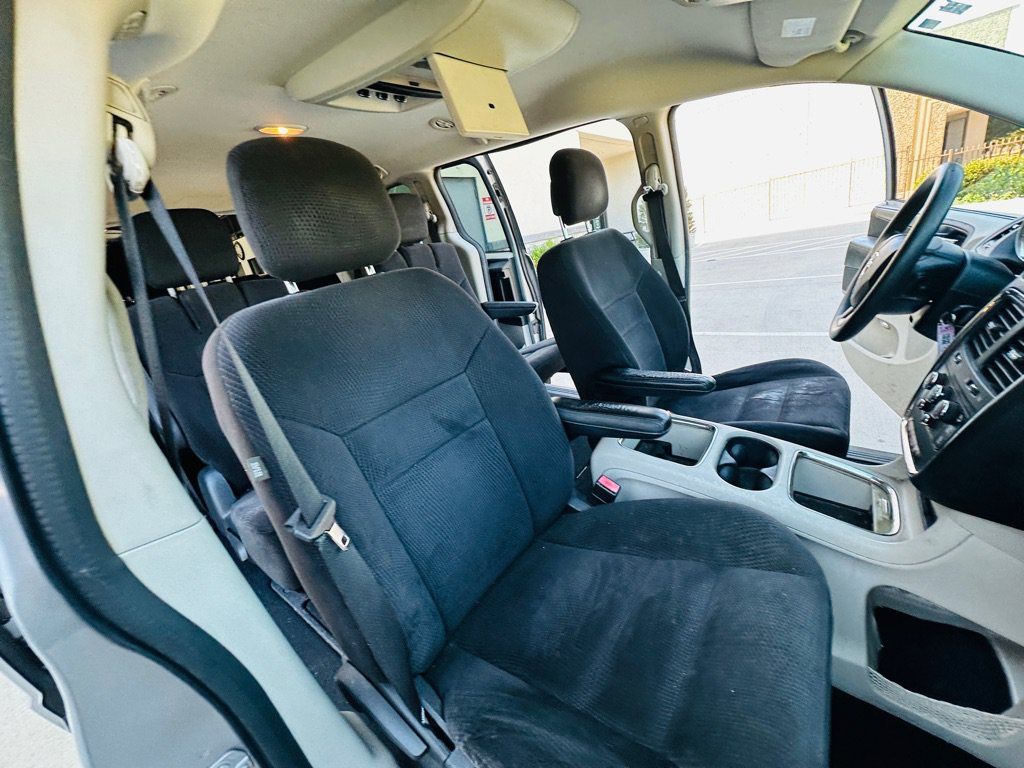 Used 2015 Dodge Grand Caravan SXT FWD image 25