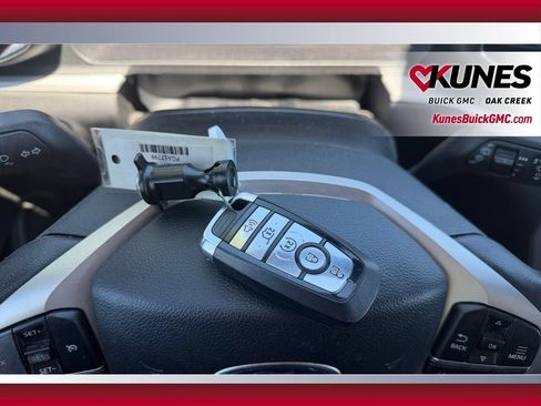 Used 2023 Ford Explorer XLT w/ Equipment Group 202A AWD/4WD image 33