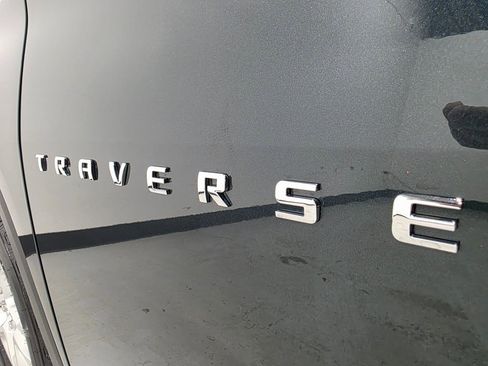 Used 2021 Chevrolet Traverse LT image 31