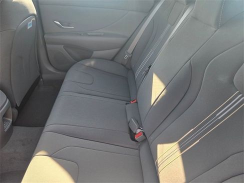 New 2025 Hyundai Elantra SEL image 11