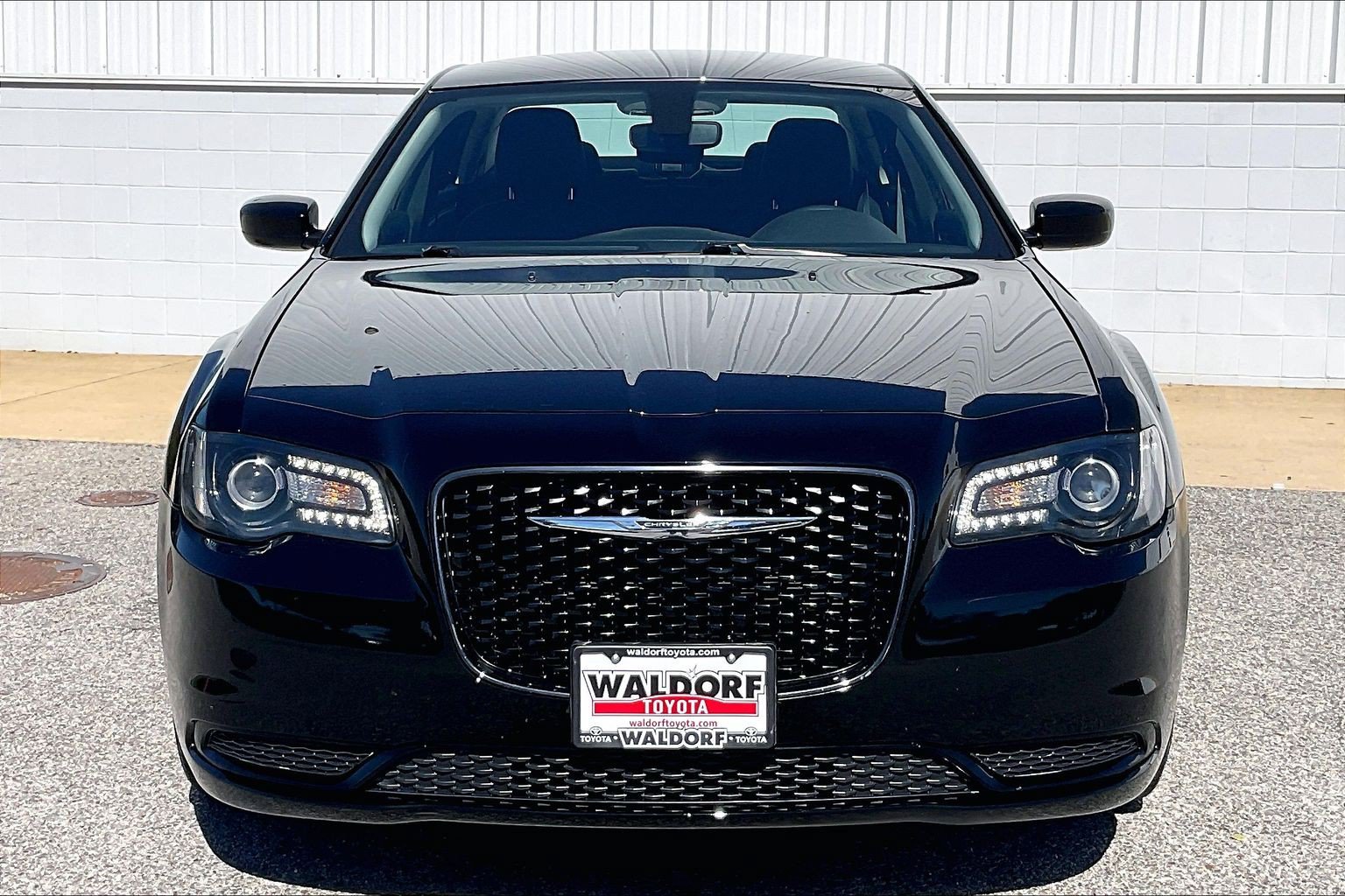 Used 2023 Chrysler 300 Touring w/ Sport Appearance Package RWD image 3