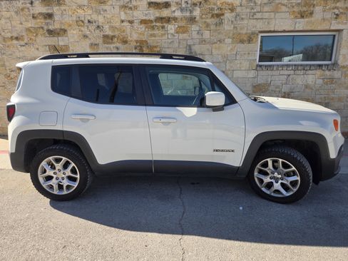 Used 2016 Jeep Renegade Latitude w/ Cold Weather Group image 17