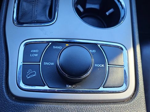 Used 2019 Jeep Grand Cherokee Limited image 23