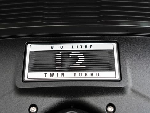 Used 2017 Bentley Bentayga image 51