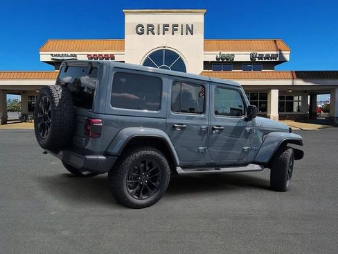Used 2025 Jeep Wrangler Unlimited Sahara AWD/4WD image 4