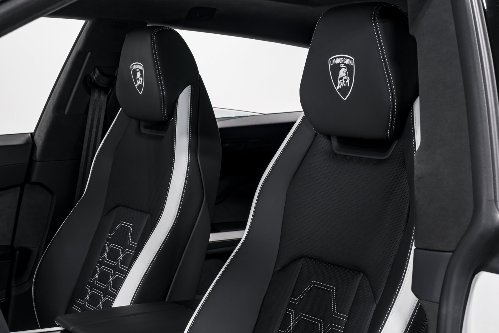Used 2025 Lamborghini Urus SE AWD/4WD image 19