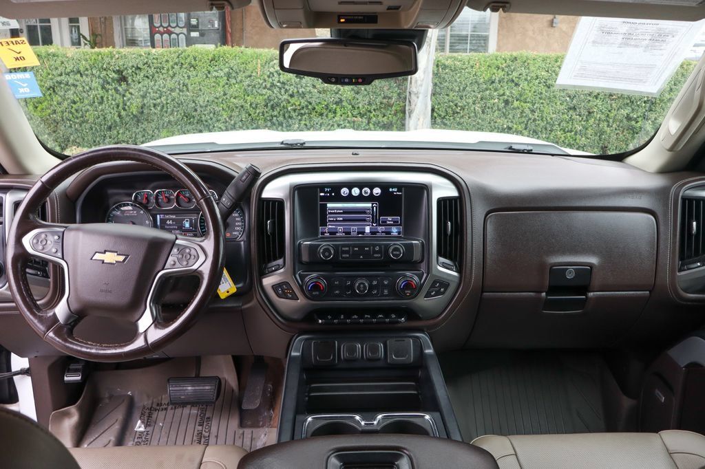 Used 2018 Chevrolet Silverado 1500 LTZ Z71 w/ LTZ Plus Package AWD/4WD image 31