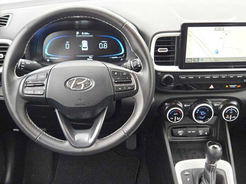Certified 2025 Hyundai Venue Limited image 25