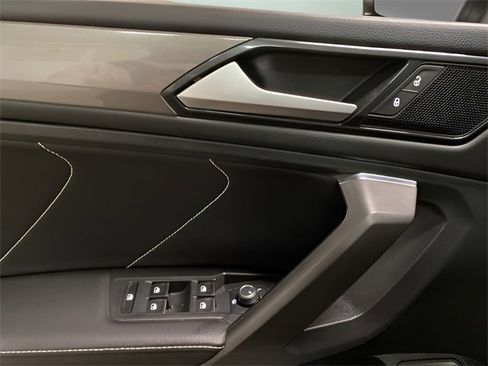 Used 2022 Volkswagen Tiguan SE image 23