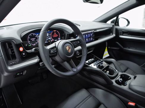 Certified 2026 Porsche Cayenne Coupe AWD/4WD image 4