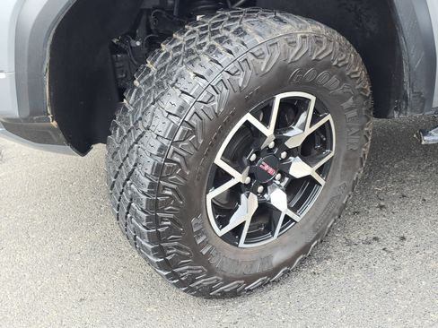 Used 2024 GMC Canyon AT4X image 31