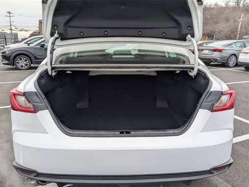 Used 2025 Toyota Camry SE image 32