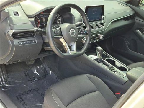 Used 2020 Nissan Altima 2.5 SV FWD image 9