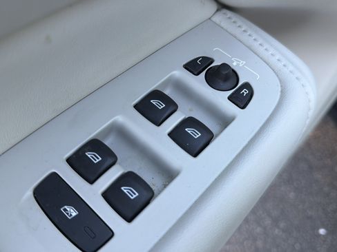 Certified 2023 Volvo XC60 B5 Core w/ Climate Package image 15