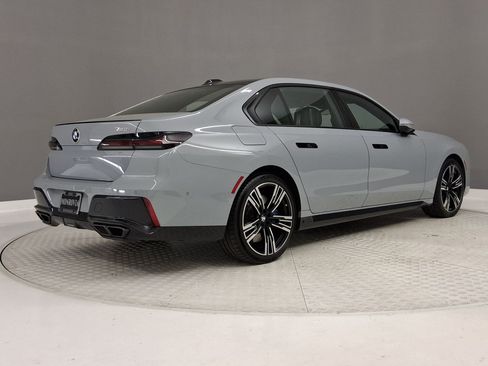 Used 2023 BMW 760i xDrive AWD/4WD image 7