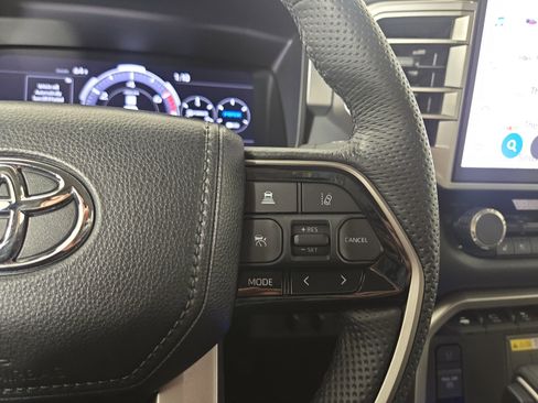 Used 2024 Toyota Tundra Limited AWD/4WD image 17