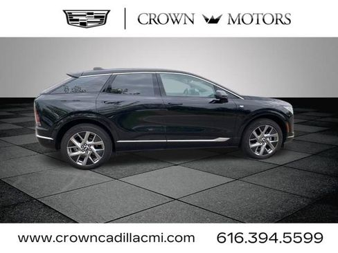 Used 2025 Cadillac Optiq Luxury 2 w/ LPO, Floor Liner Package AWD/4WD image 11