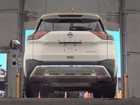 Used 2021 Nissan Rogue Platinum FWD image 4