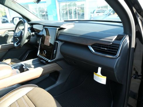New 2026 GMC Acadia Denali Ultimate AWD/4WD image 13