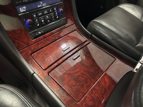 Used 2011 Cadillac Escalade EXT Luxury AWD/4WD image 27