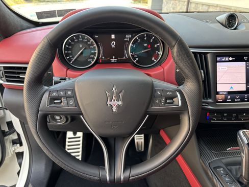 Used 2023 Maserati Levante Trofeo image 34