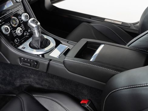 Used 2011 Aston Martin DBS Coupe RWD image 18