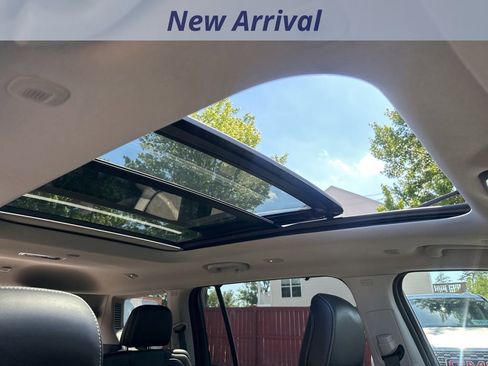 Used 2023 Jeep Grand Cherokee L Limited w/ Luxury Tech Group II AWD/4WD image 7