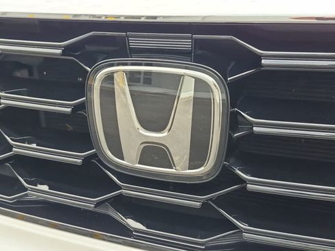 Used 2025 Honda Pilot Touring image 12