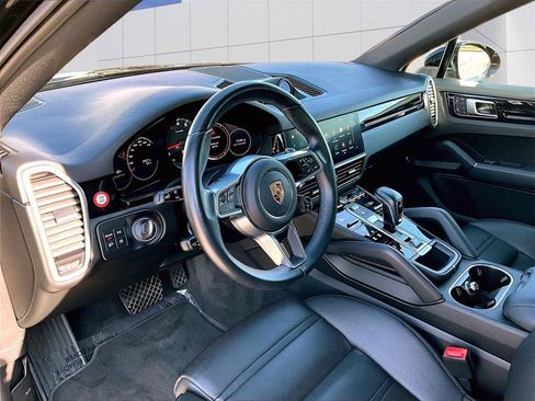 Used 2022 Porsche Cayenne image 4