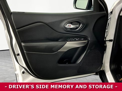 Used 2019 Jeep Cherokee Limited AWD/4WD image 20