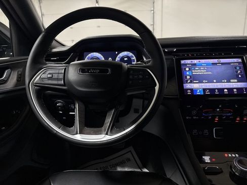 Used 2024 Jeep Grand Cherokee Limited image 21