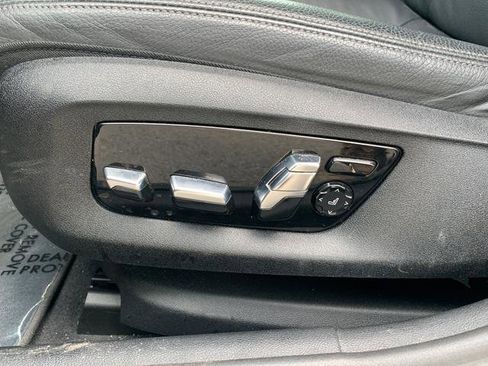 Used 2023 BMW M550i xDrive w/ Dynamic Handling Package image 24