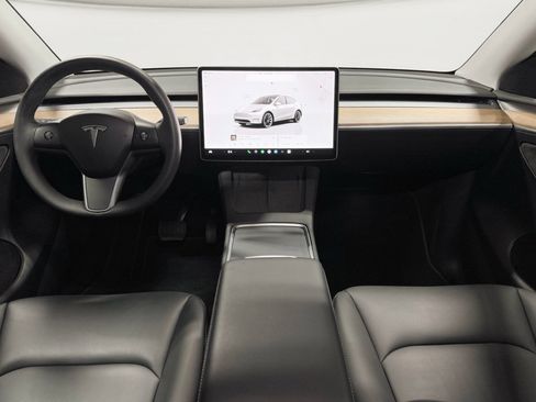 Used 2022 Tesla Model Y Long Range image 14