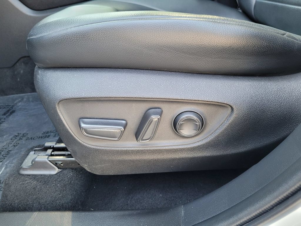 Used 2022 Toyota Highlander XLE AWD/4WD image 13