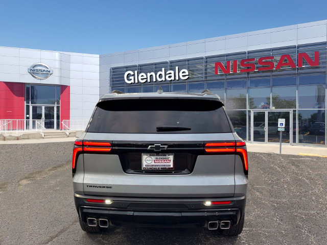 Used 2025 Chevrolet Traverse LT w/ Midnight/Sport Edition FWD image 5
