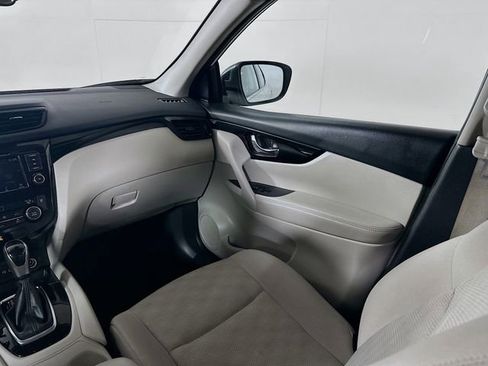 Used 2021 Nissan Rogue Sport SV image 23