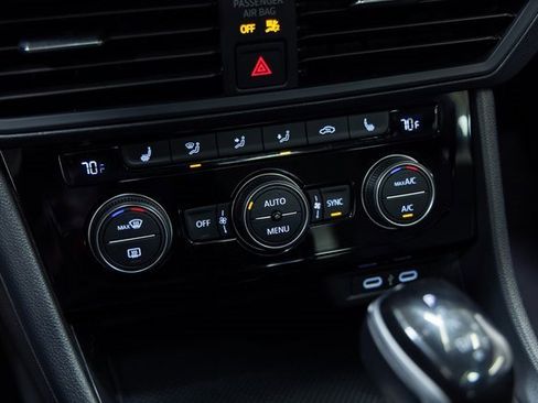 Used 2024 Volkswagen Jetta SE image 19