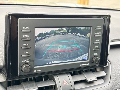 Used 2022 Toyota RAV4 LE FWD image 12