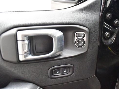 Used 2022 Jeep Wrangler Unlimited Sahara image 25