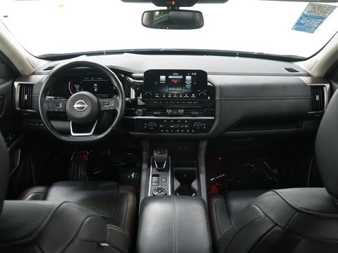 Used 2022 Nissan Pathfinder Platinum image 14
