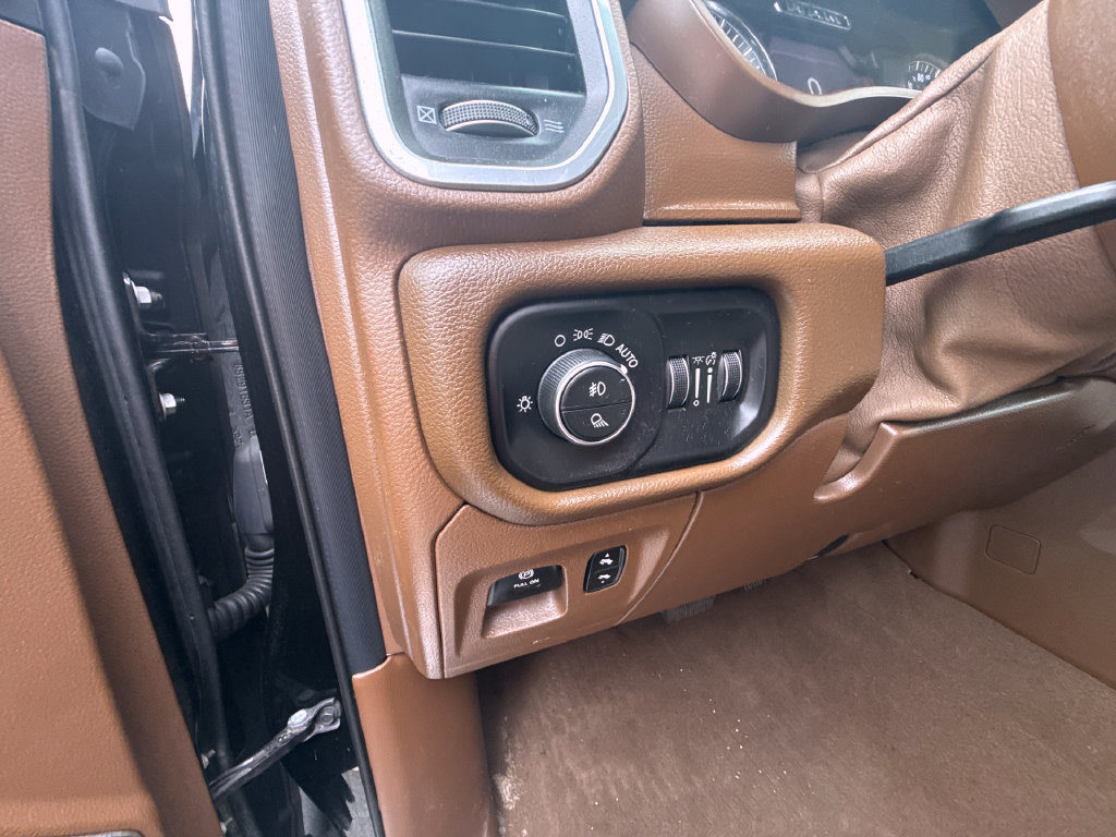 Used 2019 RAM 1500 Laramie AWD/4WD image 19