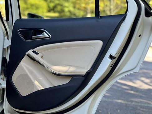 Used 2015 Mercedes-Benz GLA 250 4MATIC w/ Premium Package image 22