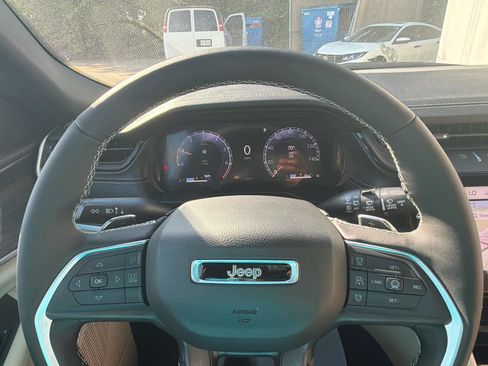 New 2026 Jeep Grand Cherokee L Limited w/ Luxury Tech Group II AWD/4WD image 22