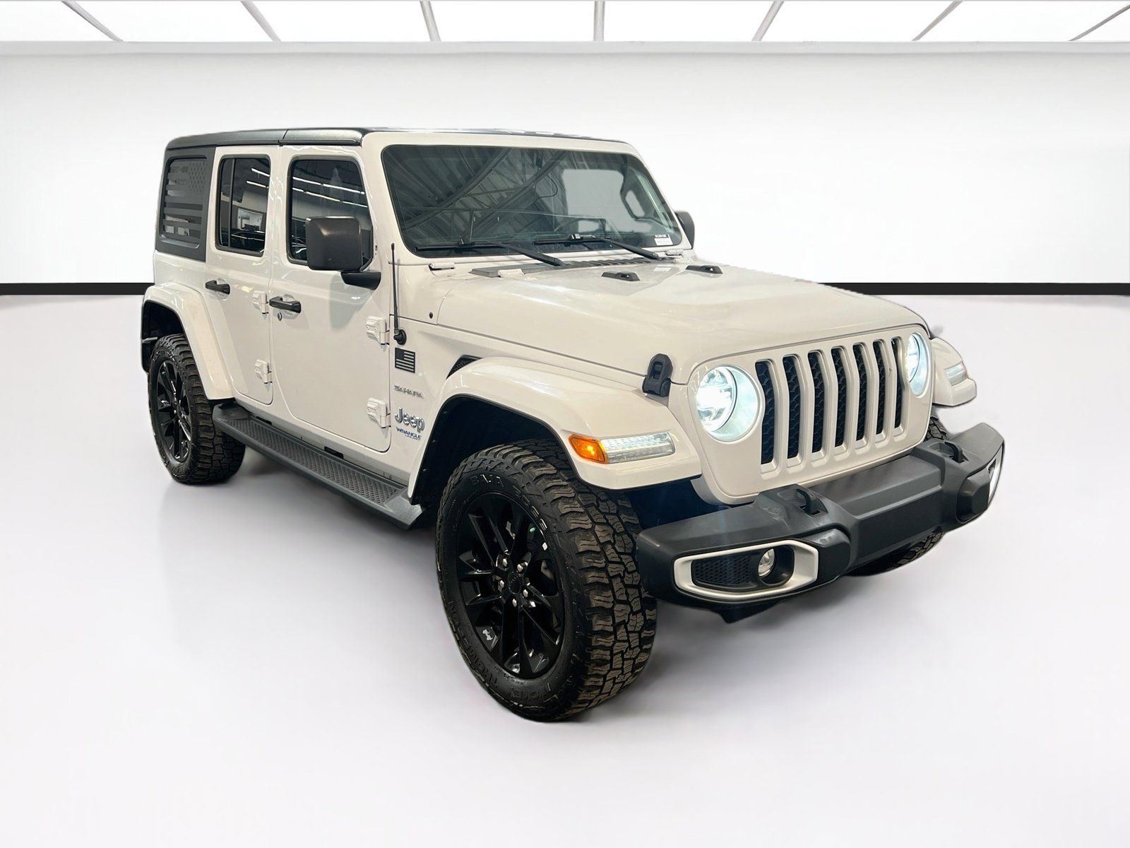 Used 2021 Jeep Wrangler Unlimited Sahara w/ Cold Weather Group AWD/4WD image 3