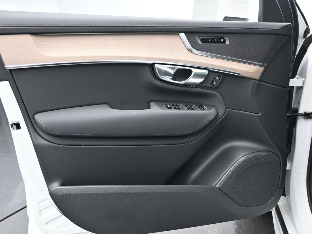 New 2026 Volvo XC90 B6 Plus w/ Protection Package AWD/4WD image 19