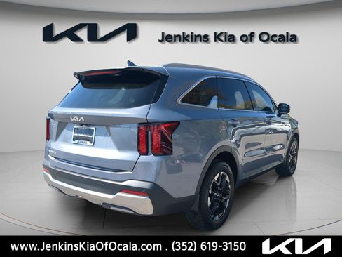 Certified 2024 Kia Sorento S w/ Panoramic Sunroof Package image 3
