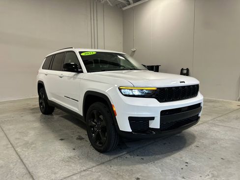 Used 2022 Jeep Grand Cherokee L Laredo image 4