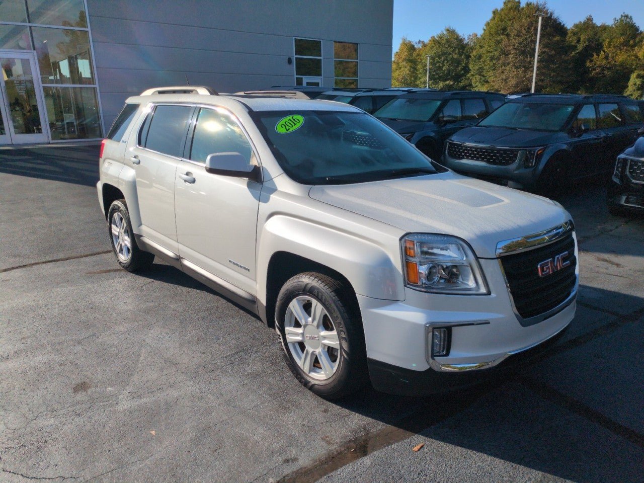 Used 2016 GMC Terrain SLE w/ Convenience Package FWD image 1