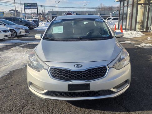 Used 2016 Kia Forte LX image 2