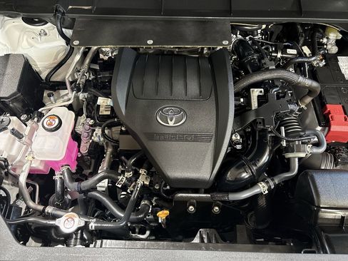 Certified 2026 Toyota Highlander Limited AWD/4WD image 28